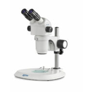 Kern OZP 557 Sztereo zoom mikroszkóp, Trinokuláris, Szemlencse 10x 23mm, Látómező: 38.3-4.2mm, Objektív 0.6x-5.5x, Oszlopos állvány