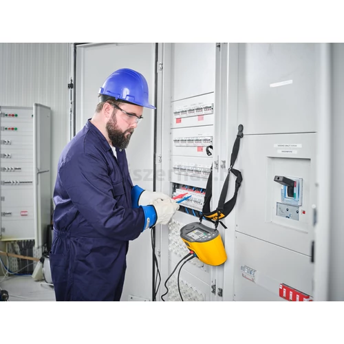 Fluke 1674FC SCH univerzális érintésvédelmi műszer