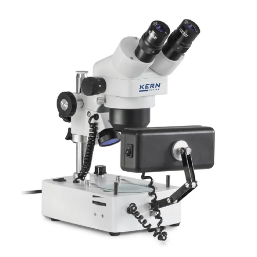 Kern OZG 493 Sztereo zoom mikroszkóp, Binokuláris, Szemlencse 10x 20mm, Látómező: 28-5.6mm, Objektív 0.7x-3.6x, Oszlopos állvány, Alsó és felső (12V 10W halogén) megvilágítással